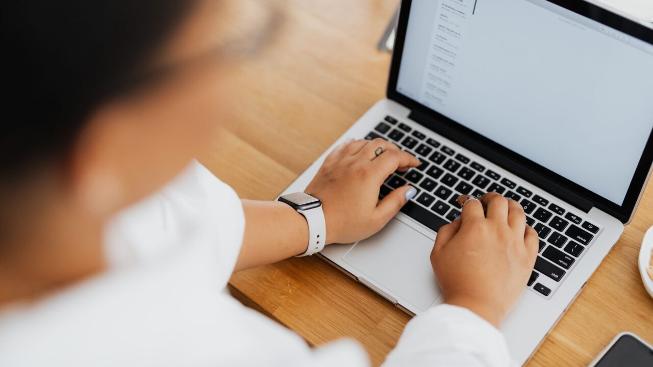 Candidature spontanée en anglais : 4 modèles d&rsquo;e-mail pour un stage